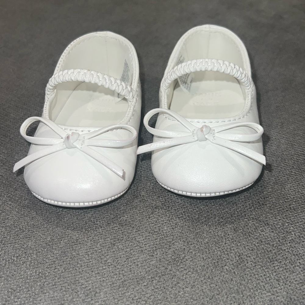 Baby Bow Flat 0-3 Months
Excellent condition